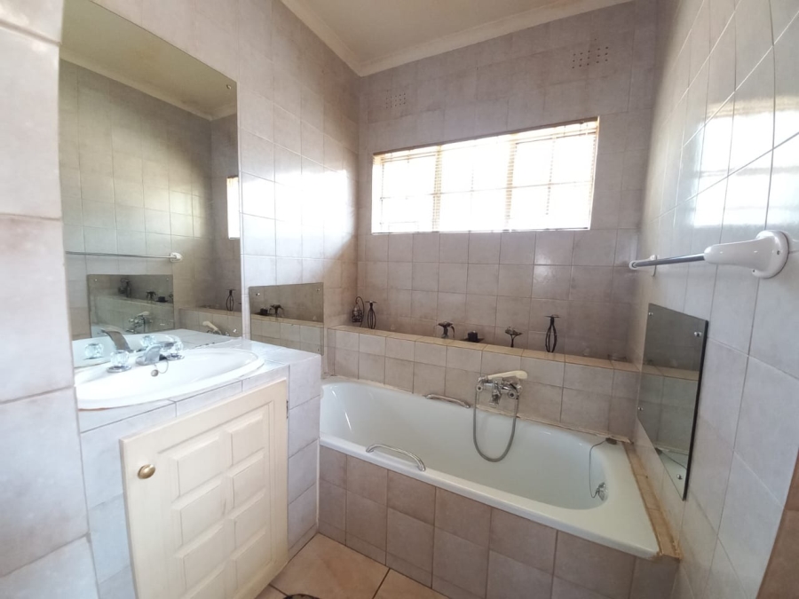 4 Bedroom Property for Sale in Dersley Gauteng