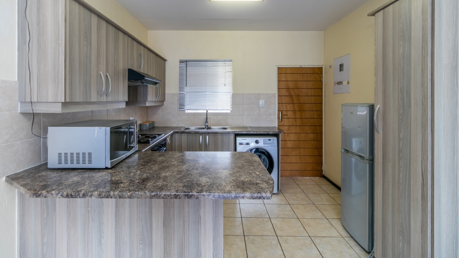 To Let 2 Bedroom Property for Rent in North Riding Gauteng