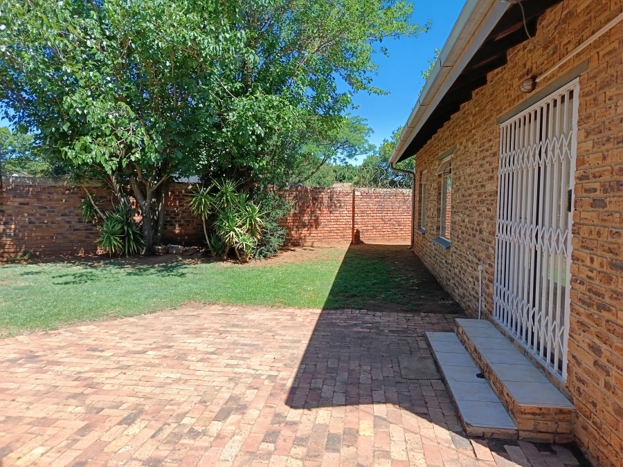 To Let 2 Bedroom Property for Rent in Golf Park Gauteng