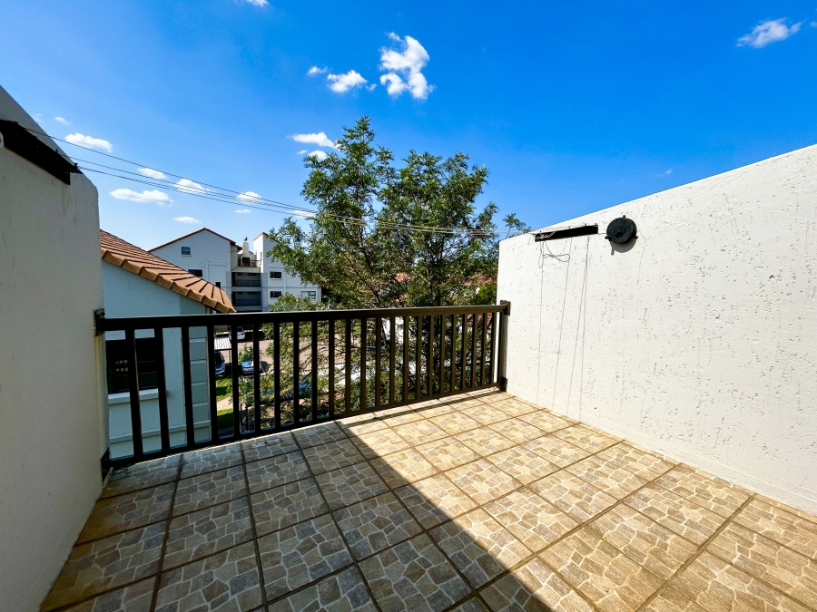 To Let 2 Bedroom Property for Rent in Sunninghill Gauteng