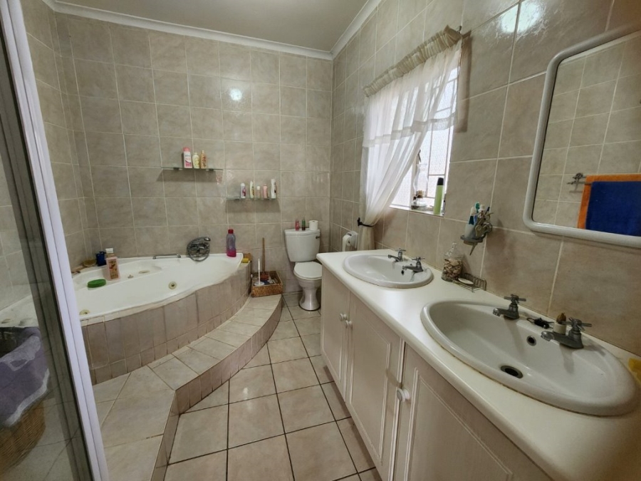 4 Bedroom Property for Sale in Florauna Gauteng