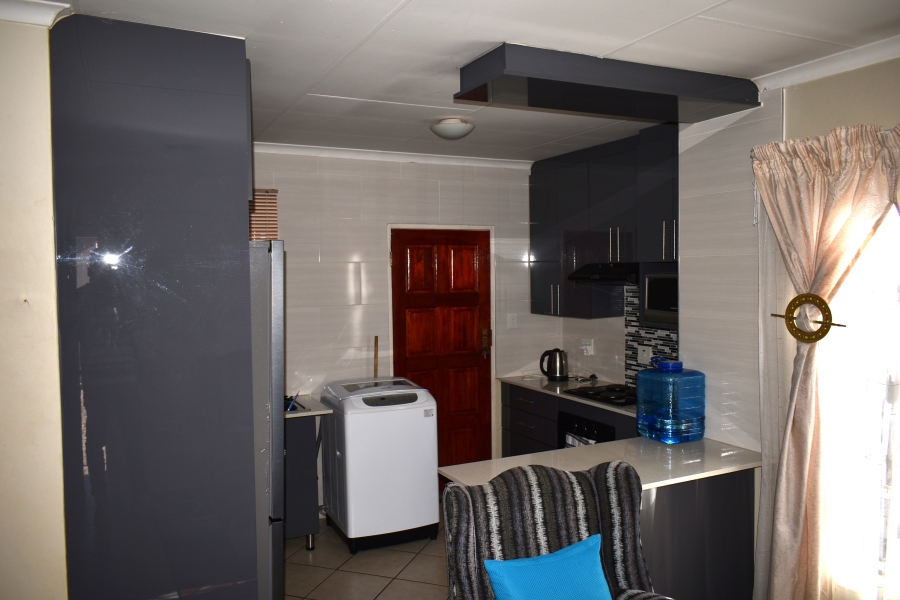 To Let 2 Bedroom Property for Rent in The Orchards Gauteng