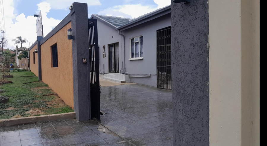 12 Bedroom Property for Sale in Southdale Gauteng