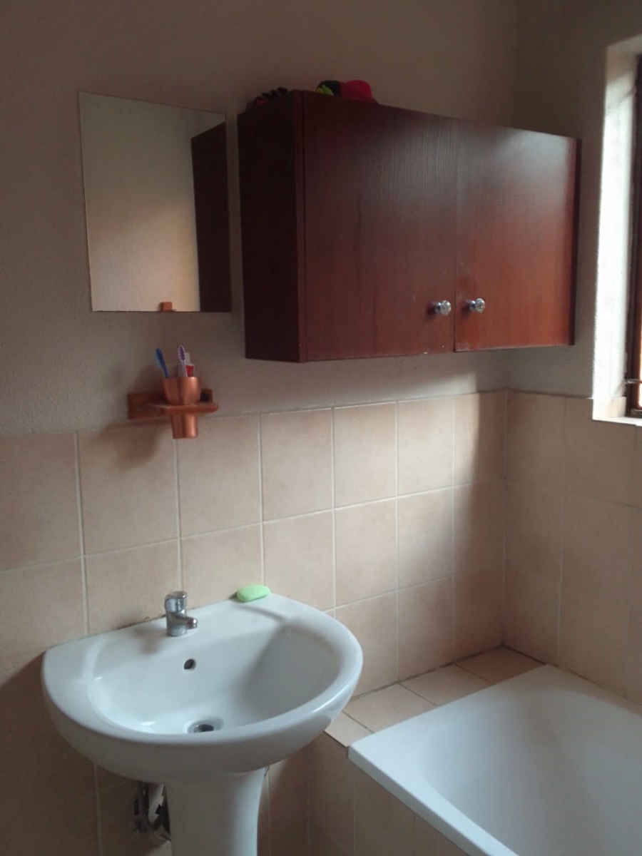 2 Bedroom Property for Sale in Edleen Gauteng