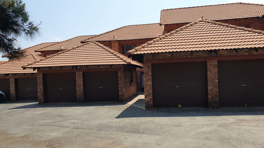 2 Bedroom Property for Sale in Edleen Gauteng