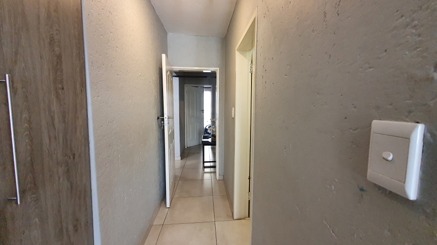 2 Bedroom Property for Sale in Glenvista Gauteng