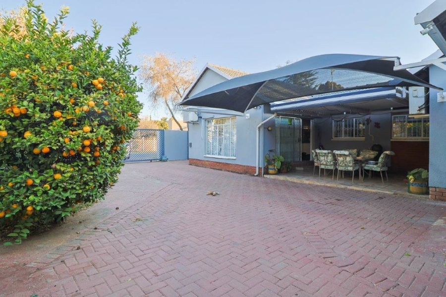 3 Bedroom Property for Sale in Brackendowns Gauteng