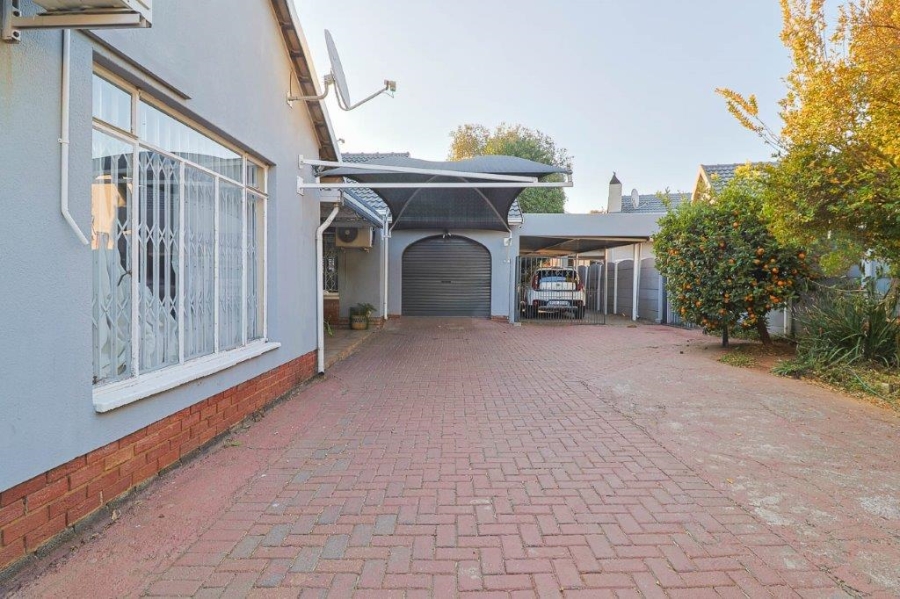 3 Bedroom Property for Sale in Brackendowns Gauteng