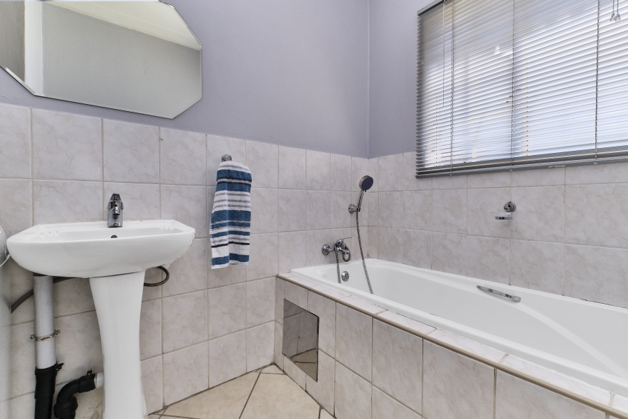 2 Bedroom Property for Sale in Honeypark Gauteng