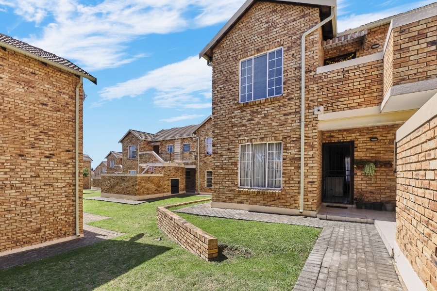 2 Bedroom Property for Sale in Honeypark Gauteng