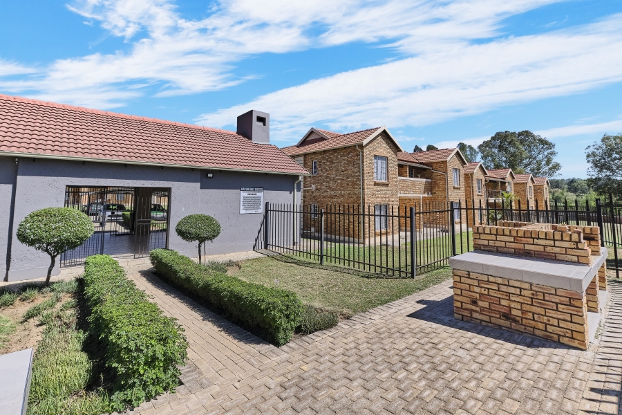 2 Bedroom Property for Sale in Honeypark Gauteng