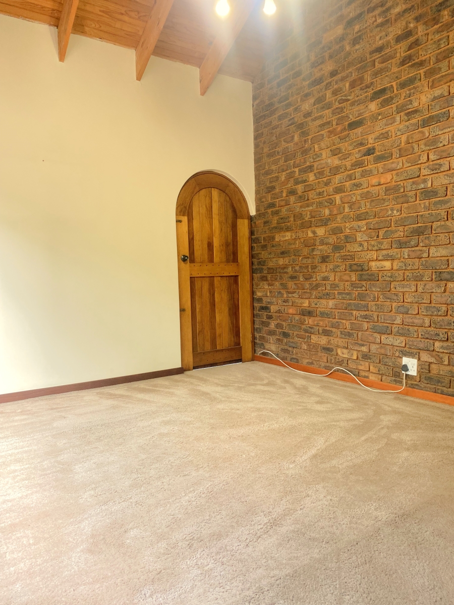 To Let 5 Bedroom Property for Rent in Silverton Gauteng