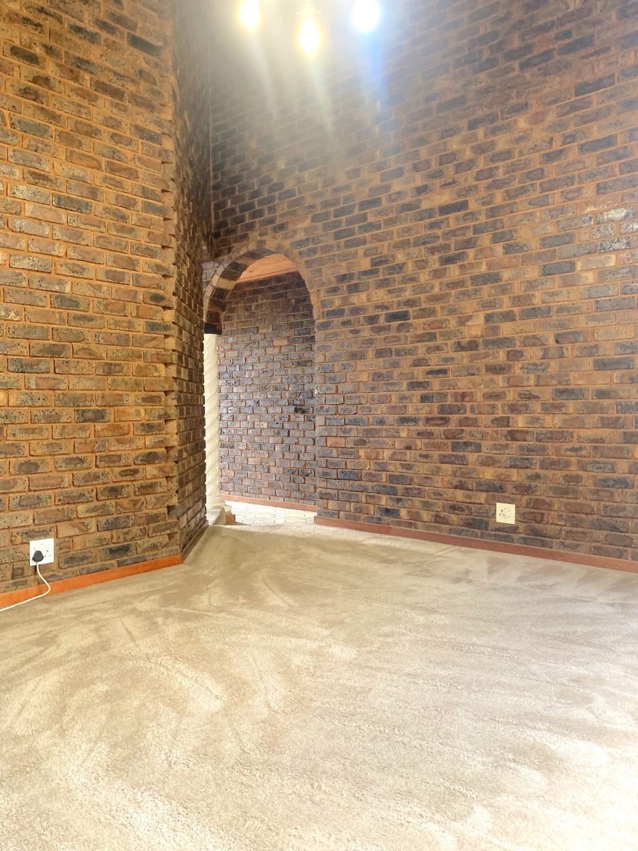 To Let 5 Bedroom Property for Rent in Silverton Gauteng