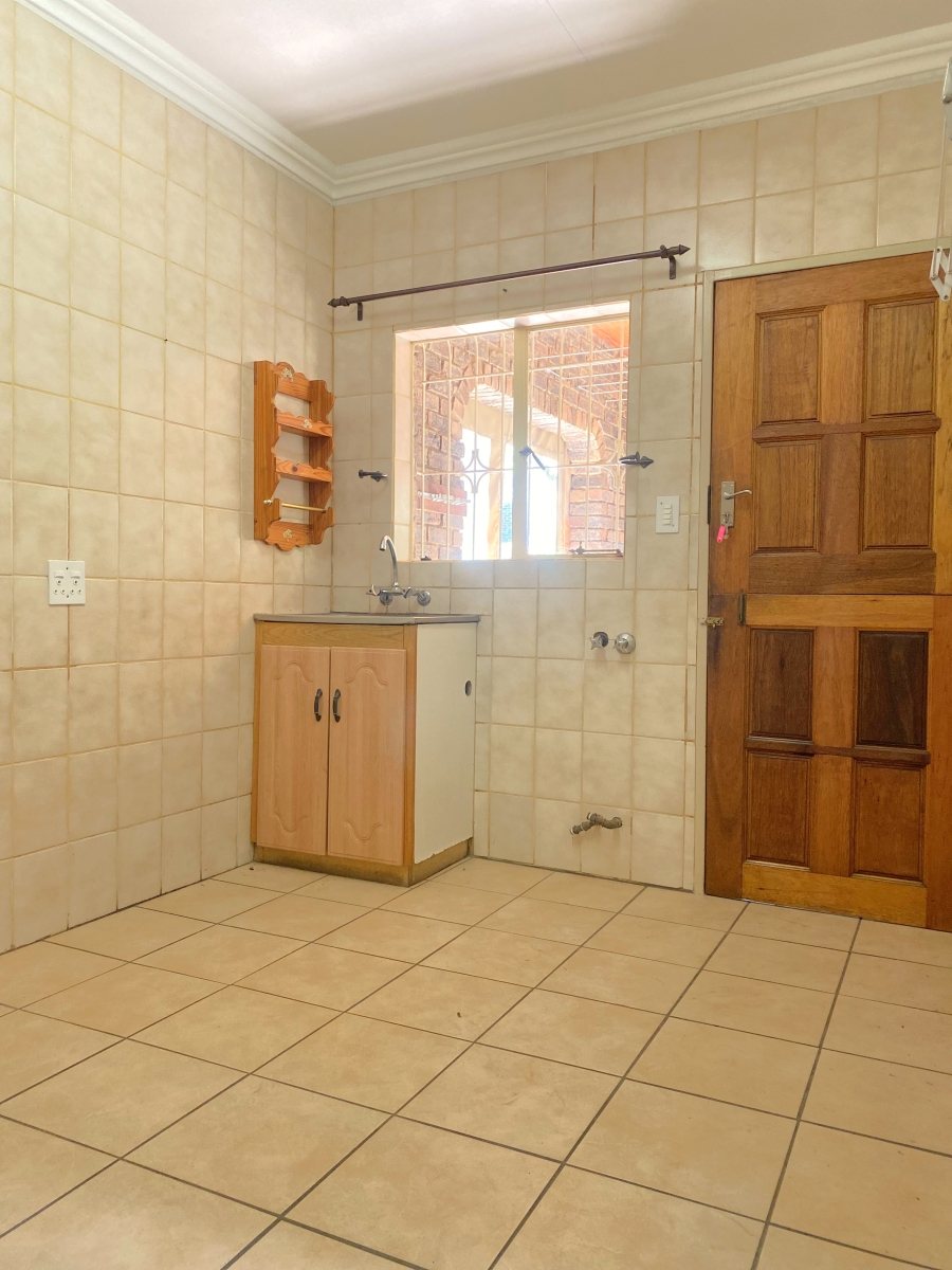 To Let 5 Bedroom Property for Rent in Silverton Gauteng