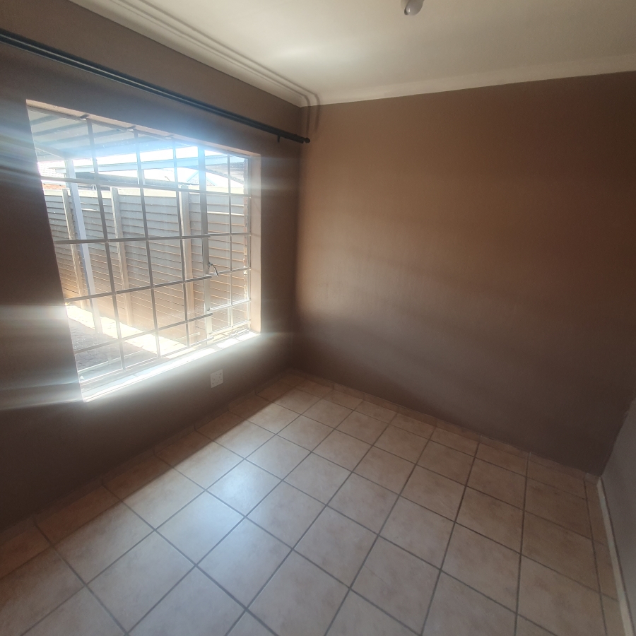 To Let 2 Bedroom Property for Rent in Sinoville Gauteng