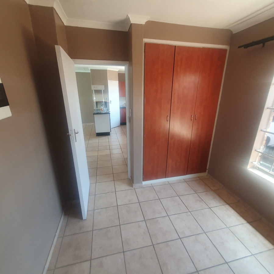 To Let 2 Bedroom Property for Rent in Sinoville Gauteng