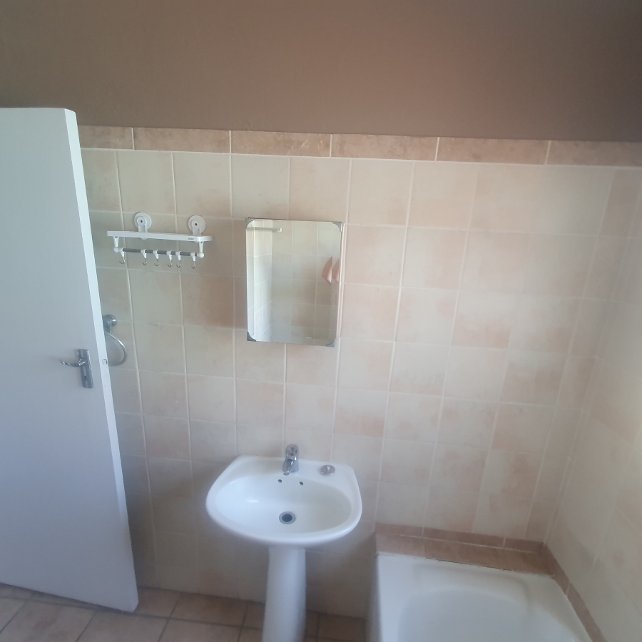 To Let 2 Bedroom Property for Rent in Sinoville Gauteng