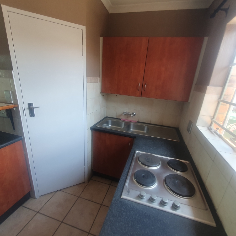 To Let 2 Bedroom Property for Rent in Sinoville Gauteng