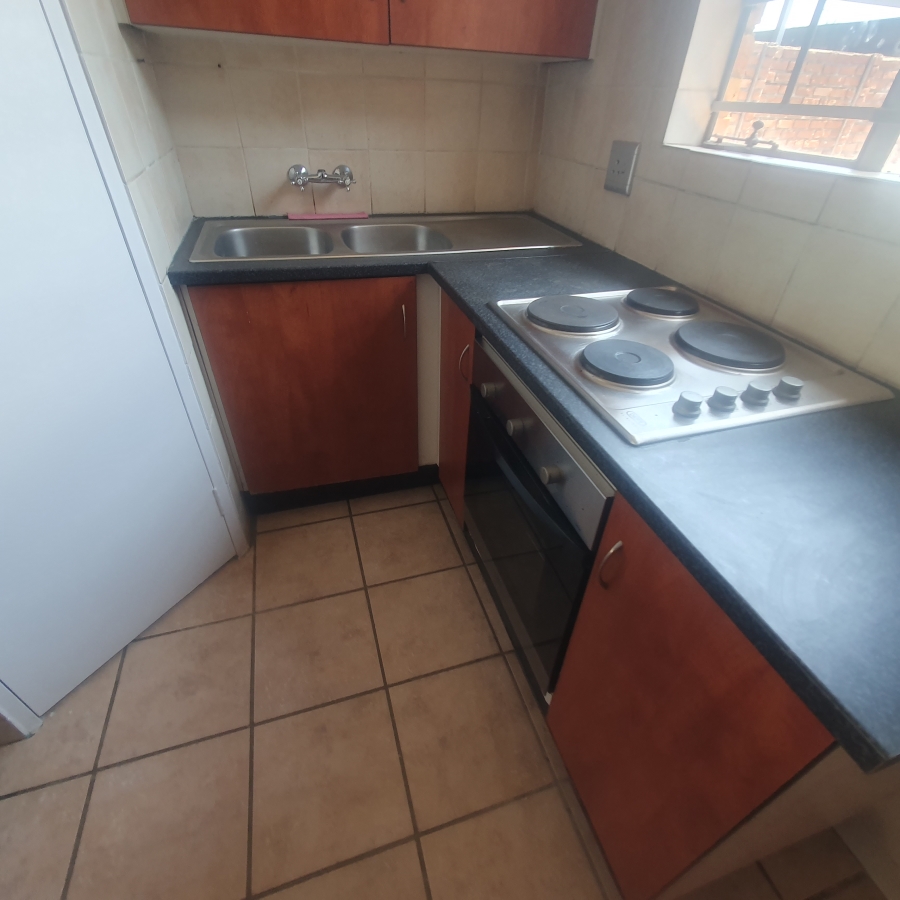 To Let 2 Bedroom Property for Rent in Sinoville Gauteng