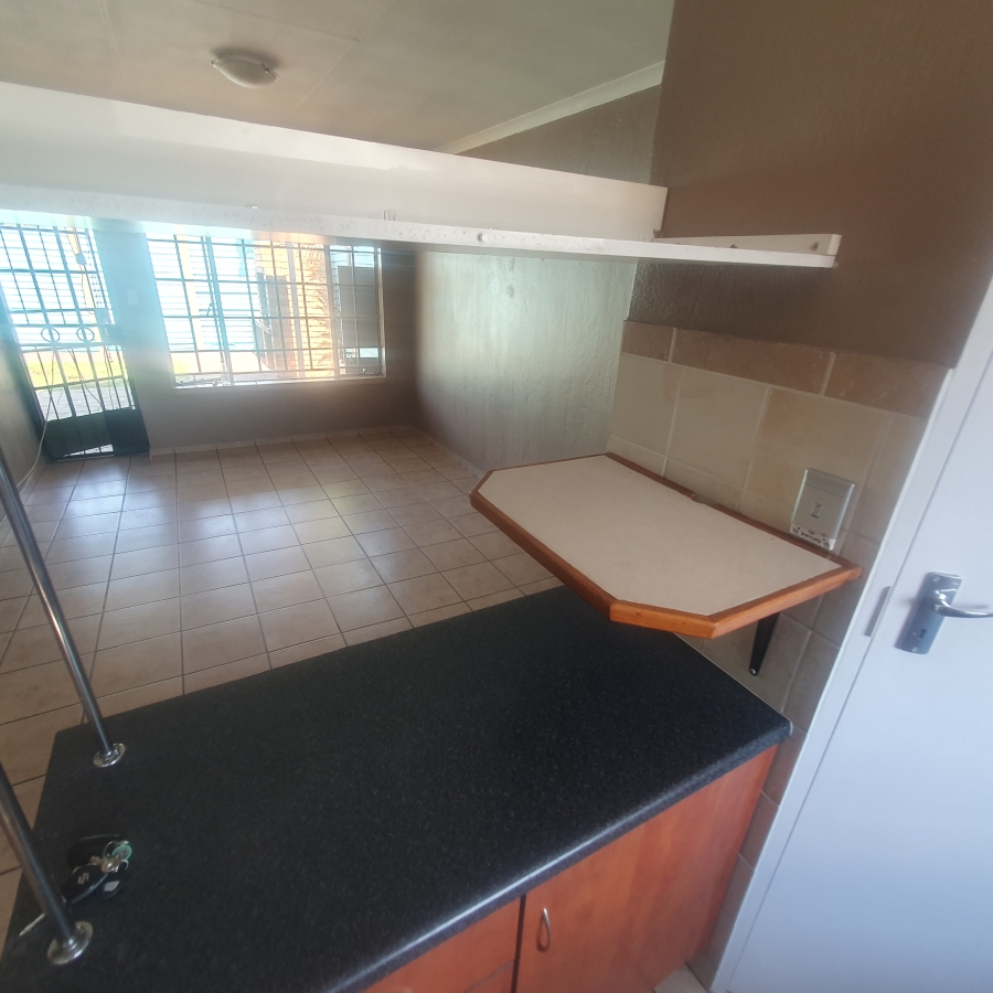 To Let 2 Bedroom Property for Rent in Sinoville Gauteng