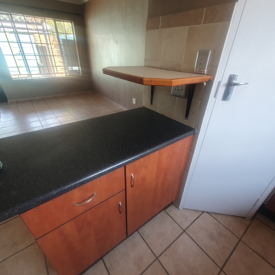 To Let 2 Bedroom Property for Rent in Sinoville Gauteng