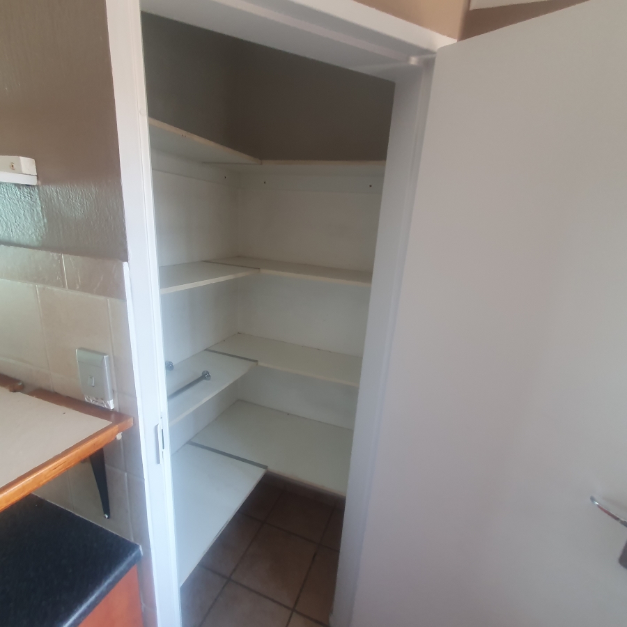 To Let 2 Bedroom Property for Rent in Sinoville Gauteng