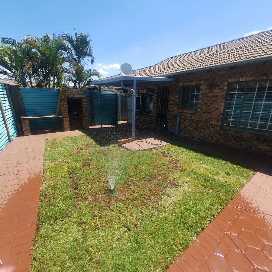 To Let 2 Bedroom Property for Rent in Sinoville Gauteng