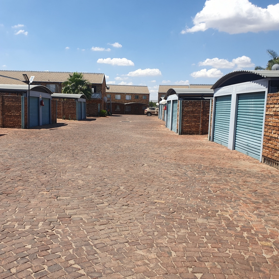 To Let 2 Bedroom Property for Rent in Sinoville Gauteng