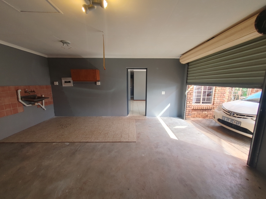 To Let 3 Bedroom Property for Rent in Dorandia Gauteng