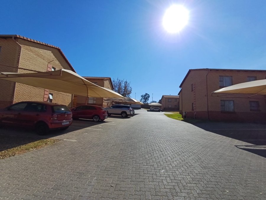 To Let 2 Bedroom Property for Rent in Albemarle Gauteng