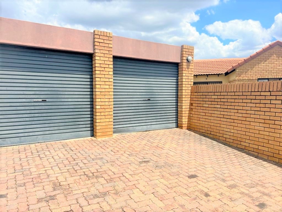 2 Bedroom Property for Sale in Halfway Gardens Gauteng