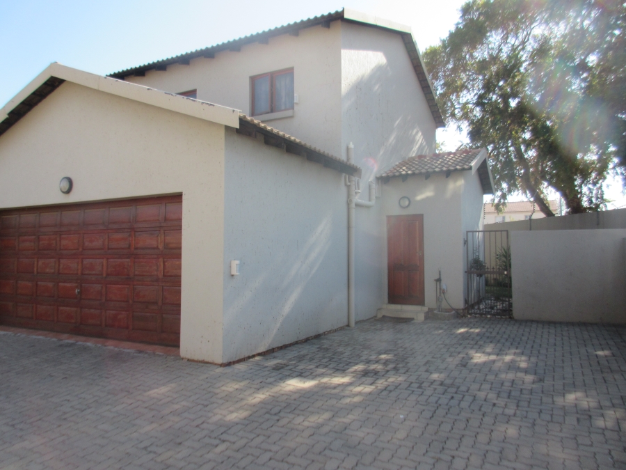 3 Bedroom Property for Sale in Country View Gauteng