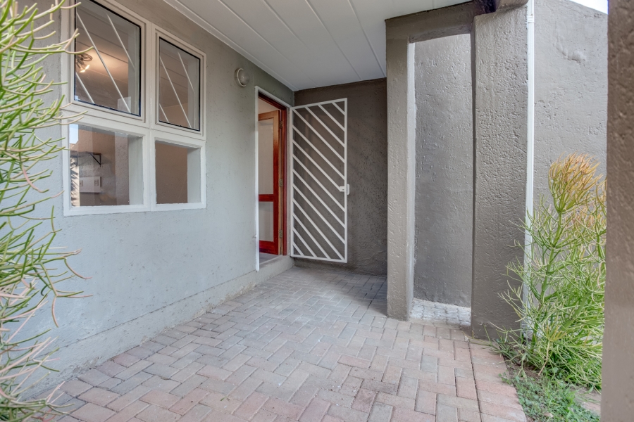 To Let 1 Bedroom Property for Rent in Magaliessig Gauteng