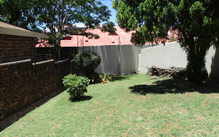 2 Bedroom Property for Sale in Constantia Kloof Gauteng