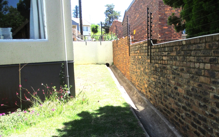 2 Bedroom Property for Sale in Constantia Kloof Gauteng