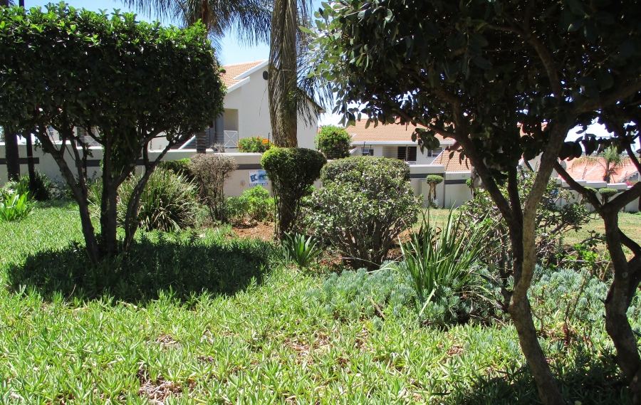 2 Bedroom Property for Sale in Constantia Kloof Gauteng