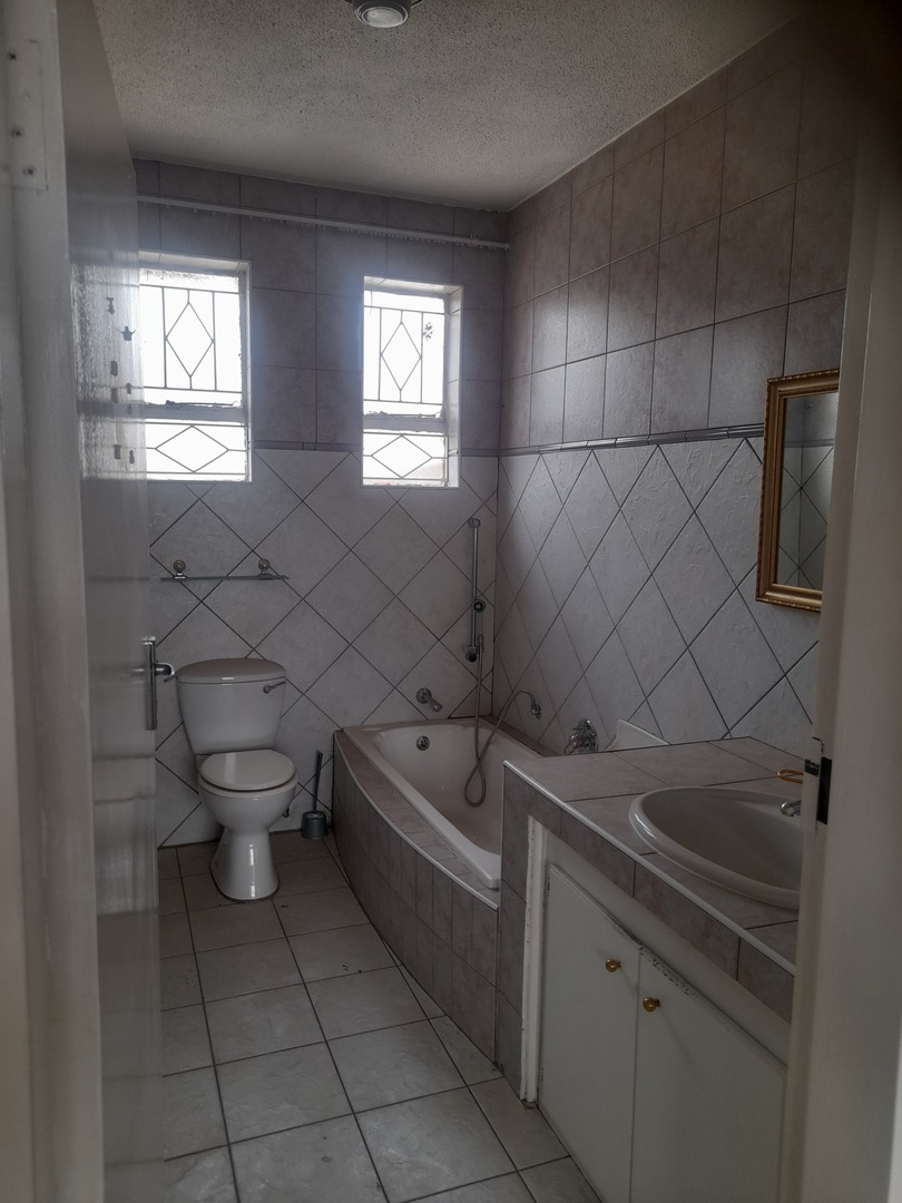 6 Bedroom Property for Sale in The Hill Gauteng