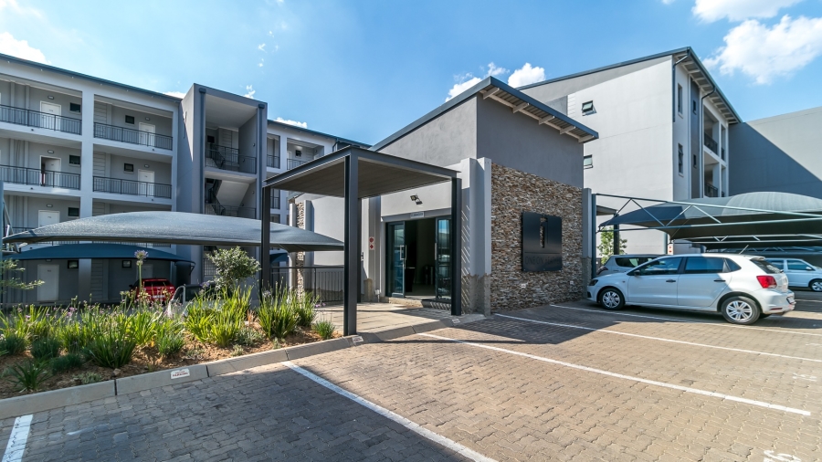 1 Bedroom Property for Sale in Grand Central Gauteng