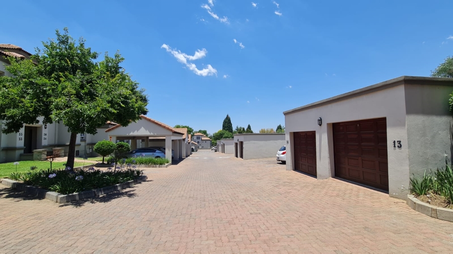 To Let 2 Bedroom Property for Rent in Lonehill Gauteng