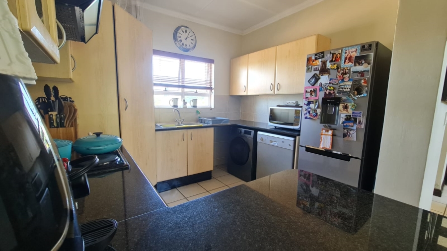 To Let 2 Bedroom Property for Rent in Lonehill Gauteng