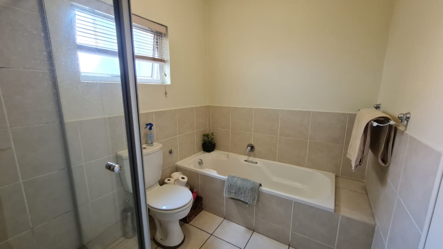 To Let 2 Bedroom Property for Rent in Lonehill Gauteng