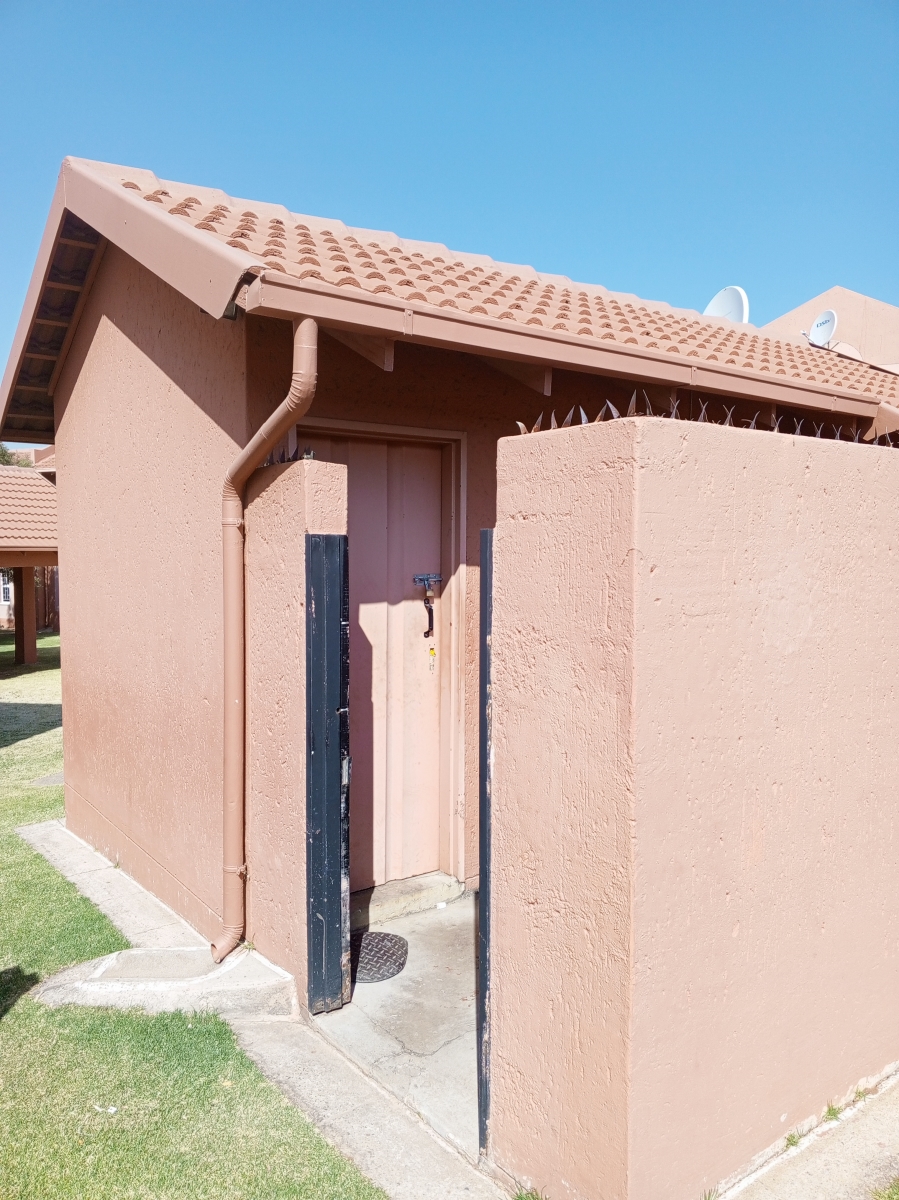 2 Bedroom Property for Sale in Meyersdal Gauteng