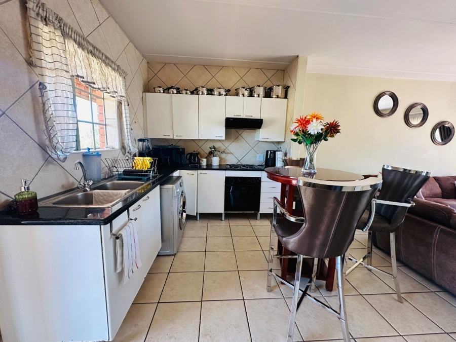 To Let 2 Bedroom Property for Rent in Weltevreden Park Gauteng