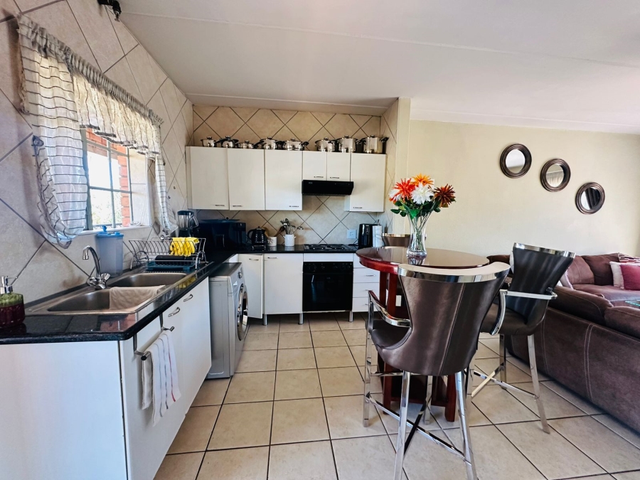 To Let 2 Bedroom Property for Rent in Weltevreden Park Gauteng