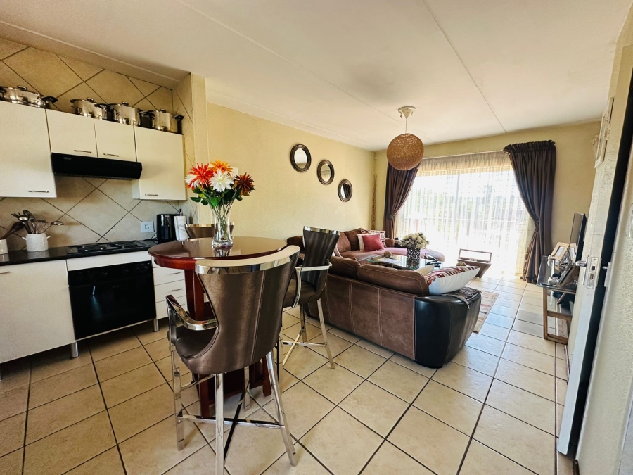 To Let 2 Bedroom Property for Rent in Weltevreden Park Gauteng