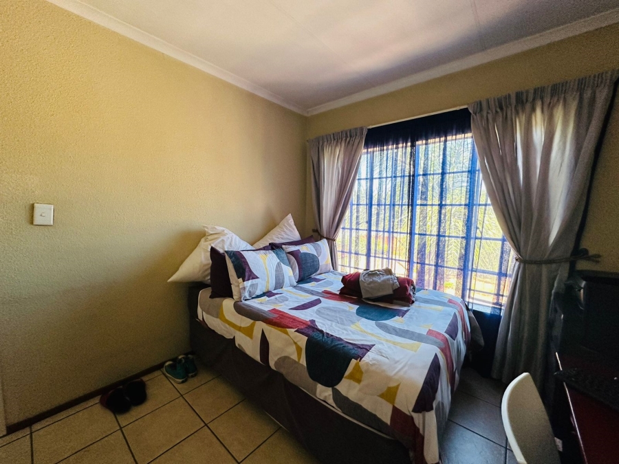 To Let 2 Bedroom Property for Rent in Weltevreden Park Gauteng