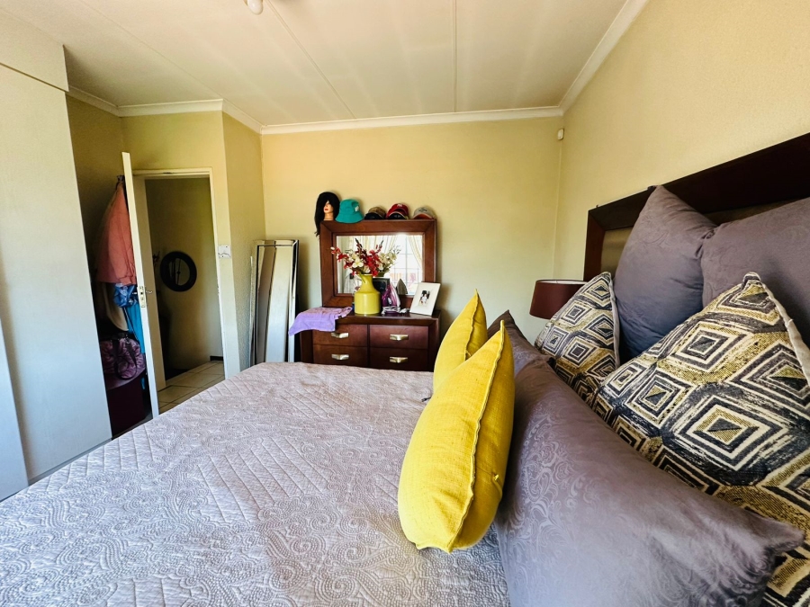 To Let 2 Bedroom Property for Rent in Weltevreden Park Gauteng