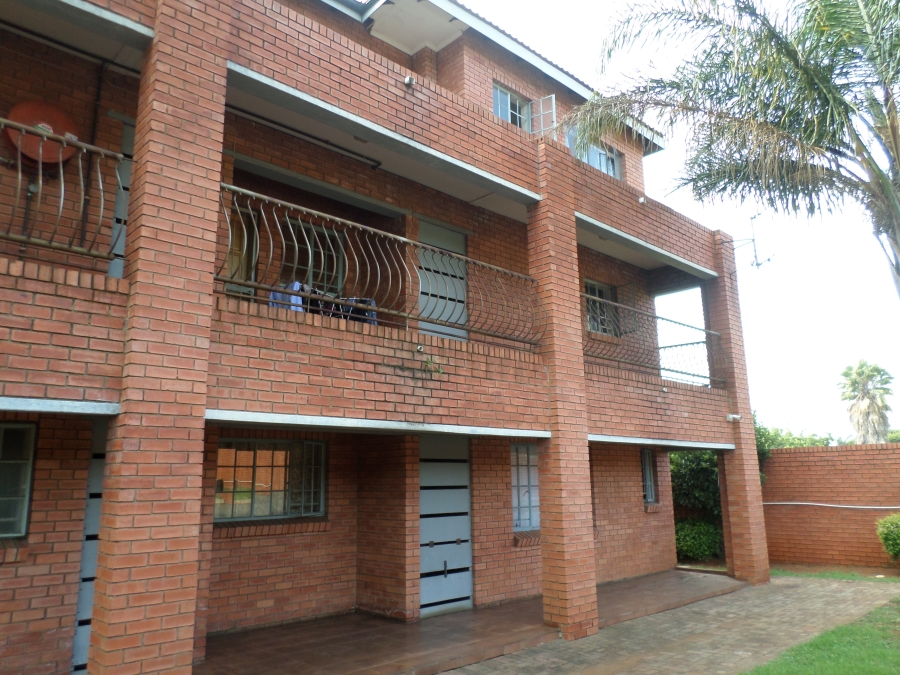 To Let 2 Bedroom Property for Rent in Weltevreden Park Gauteng