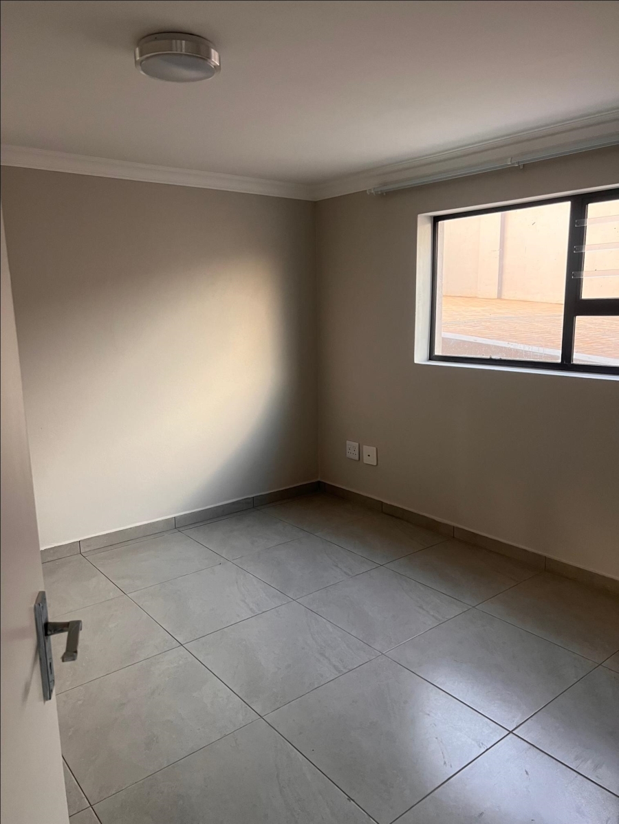 To Let 2 Bedroom Property for Rent in Kew Gauteng