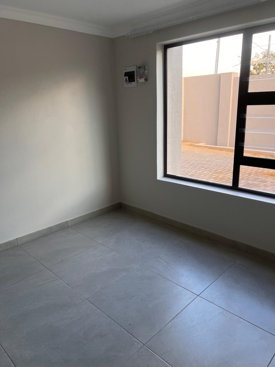 To Let 2 Bedroom Property for Rent in Kew Gauteng